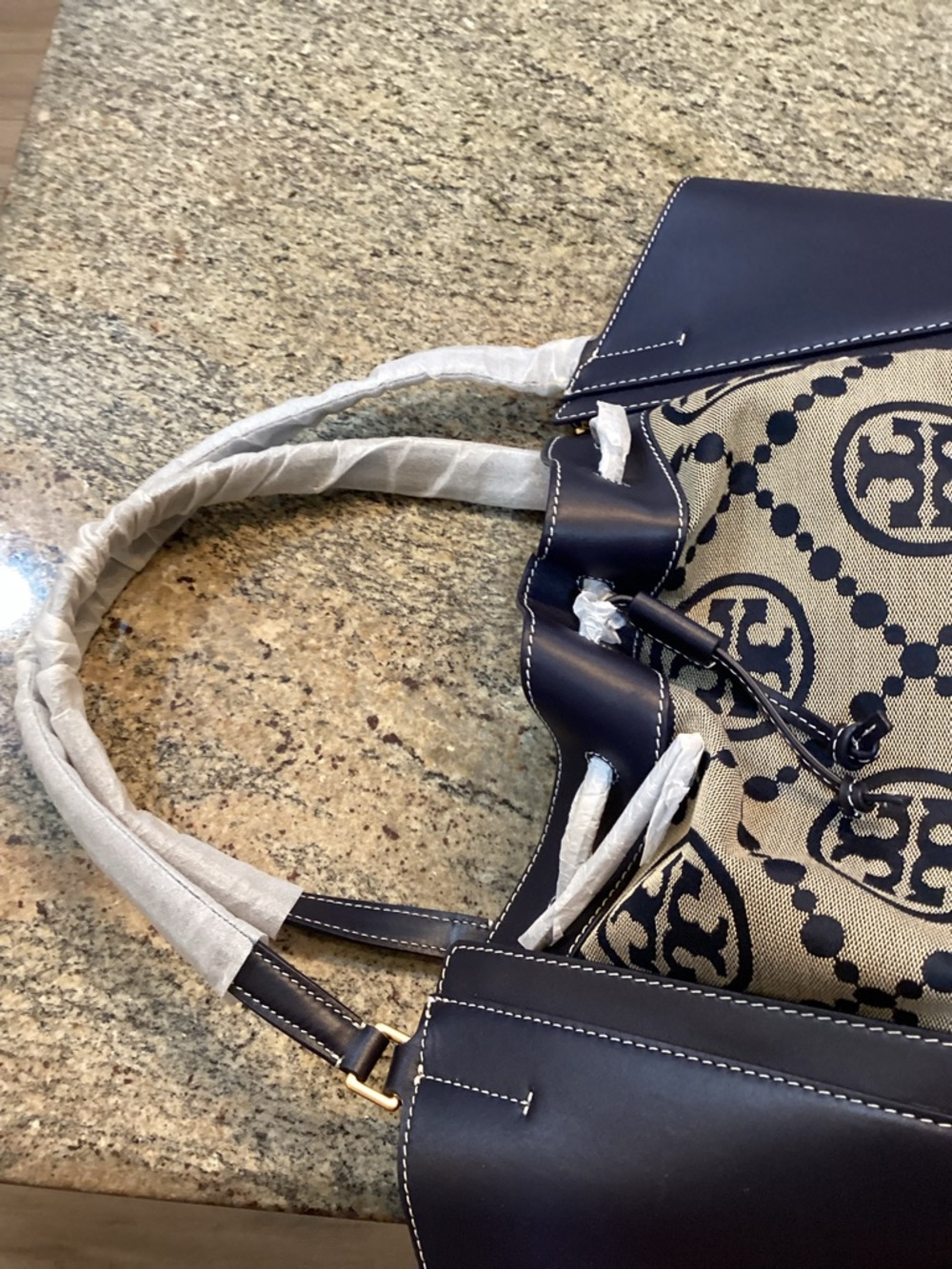 Tory Burch Navy and Cream Logo Drawstring Tote - Picture 4 of 8